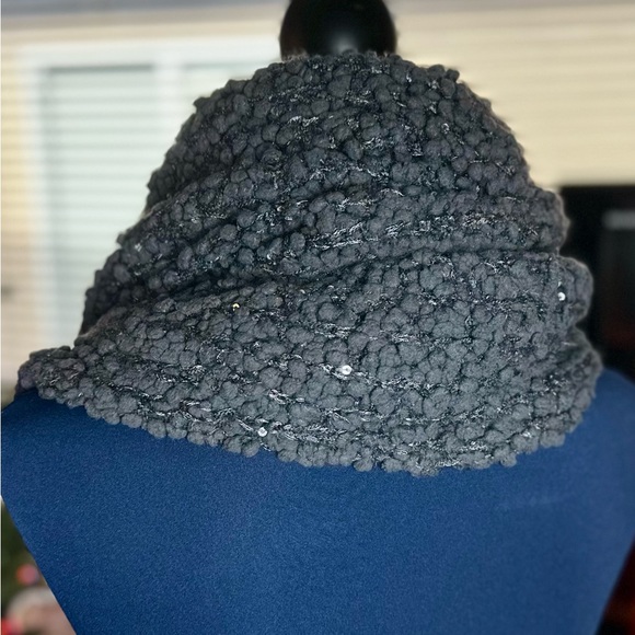 EUC Anthropologie Gray Chunky Knit Sequin Infinity Scarf - Picture 9 of 12